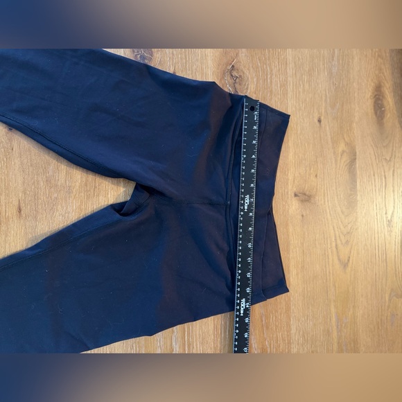 Lululemon Black Leggings - Astro Wunder Under V waist Size 6 - 21” Luon Fabric - Picture 8 of 11
